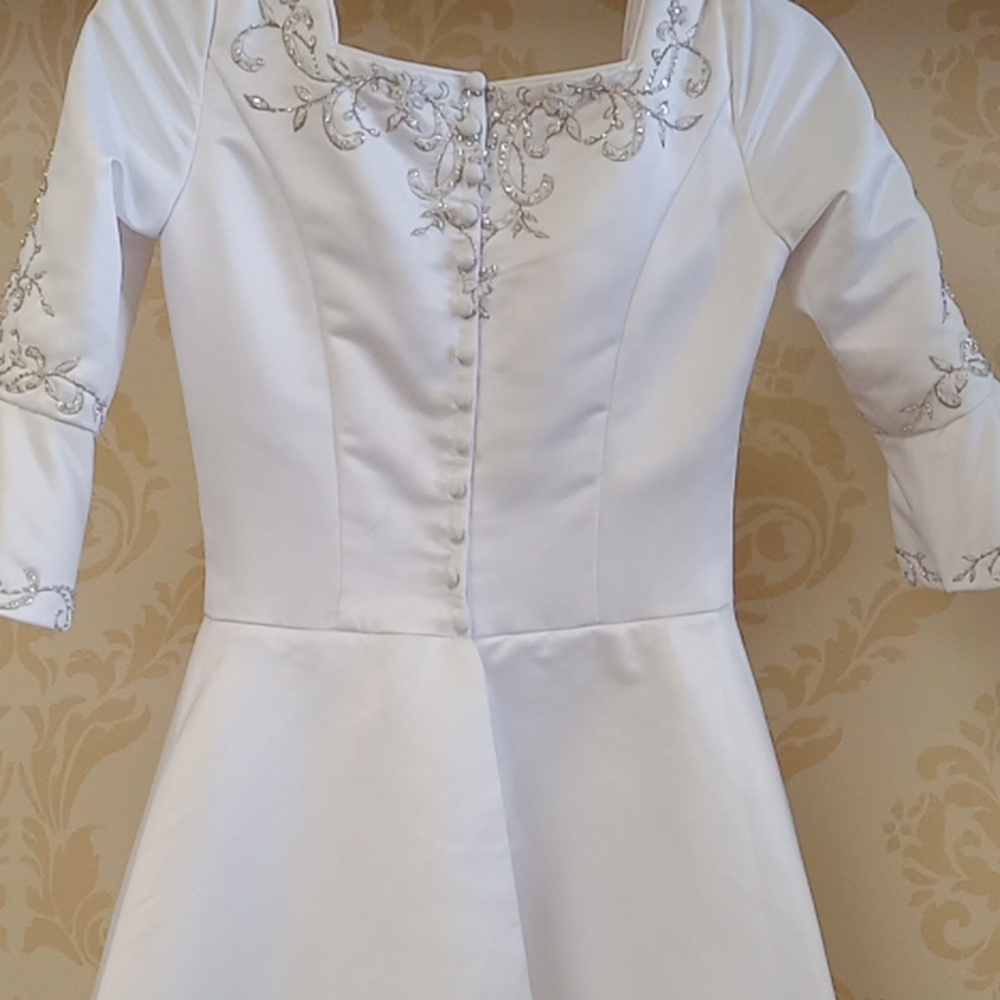 Eternity size 4 modest wedding dress - Picture 4 of 8